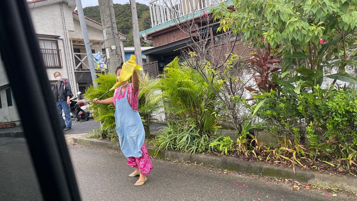 昭和荘の送迎サービス。
奄美空港まで送ってくれる。
旗まで振ってくれた。
...