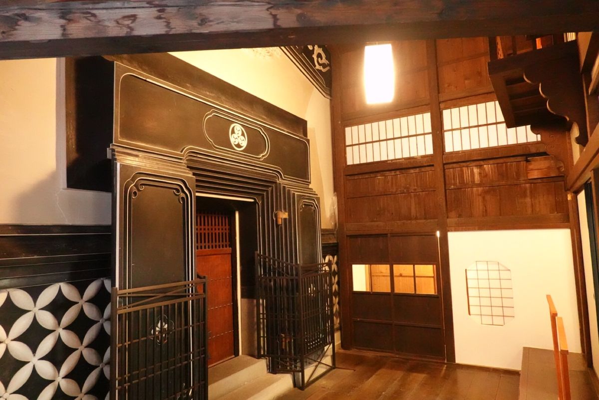 1日目後半
田沢湖からバスで角館へ
河原田屋にお邪魔しました
お庭が素晴ら...