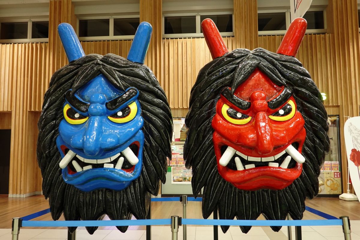 1日目の宿は秋田駅
あちこちになまはげが👹
夜は居酒屋できりたんぽとはたは...