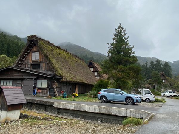日本・長野〜岐阜「再び飛騨高山」の写真：帰りの白川郷もよかった〜
寒いので食べた...