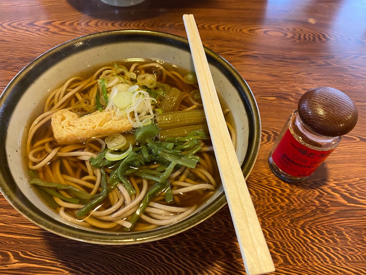 帰りの白川郷もよかった〜
寒いので食べた山菜そばも美味しかった