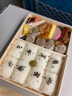 新橋の肉めしの岡むら。11月5日に閉店ですってよ！
らーめん直久の肉玉雲呑...