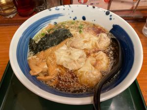 新橋の肉めしの岡むら。11月5日に閉店ですってよ！
らーめん直久の肉玉雲呑...