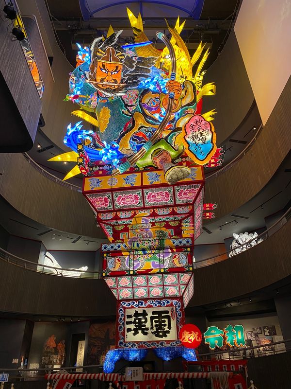 日本・北海道「青森の旅🚗💨」の写真：五所川原、立佞武多の館へ。
あまりの大き...