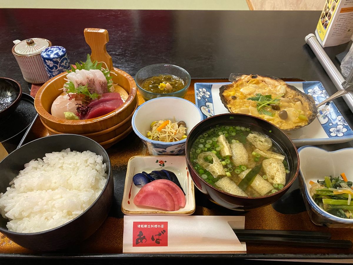 10月21日に食べたもの。
黒石つゆ焼きそば、アップルパイ、貝焼き味噌。
...