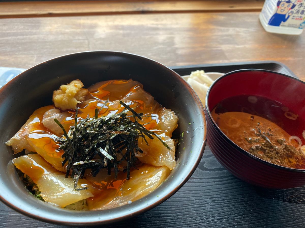 鯵ヶ沢名物ヒラメの漬け丼を食べ、五所川原に向かう途中に発見。