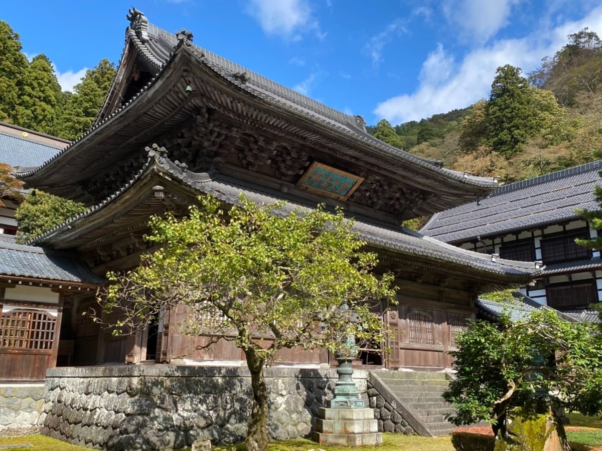 永平寺

廊下や階段がカッコよくて
何枚も写真撮ったんだけど
なんかいまい...