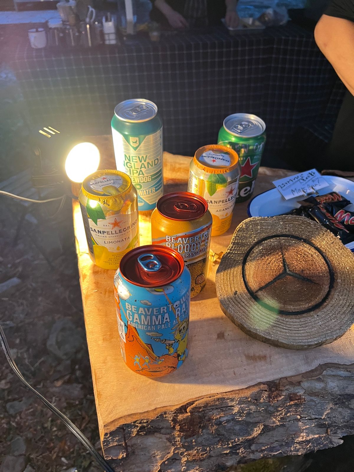 焚き火とビールが始まりました。見たことないスコットランドのビール