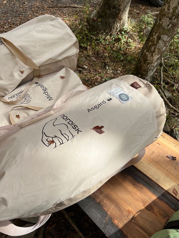 日本・山梨県「ふもっぱらキャンプ/Mercedes me Forest」の写真：ノルディスクがパートナーになっていて関連...