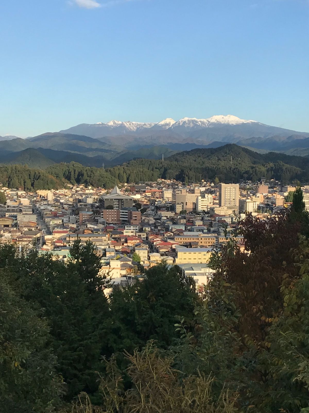 お店も閉店しそうな夕方にちょっとだけ高山市を見物。古い町並み地区など。
噂...