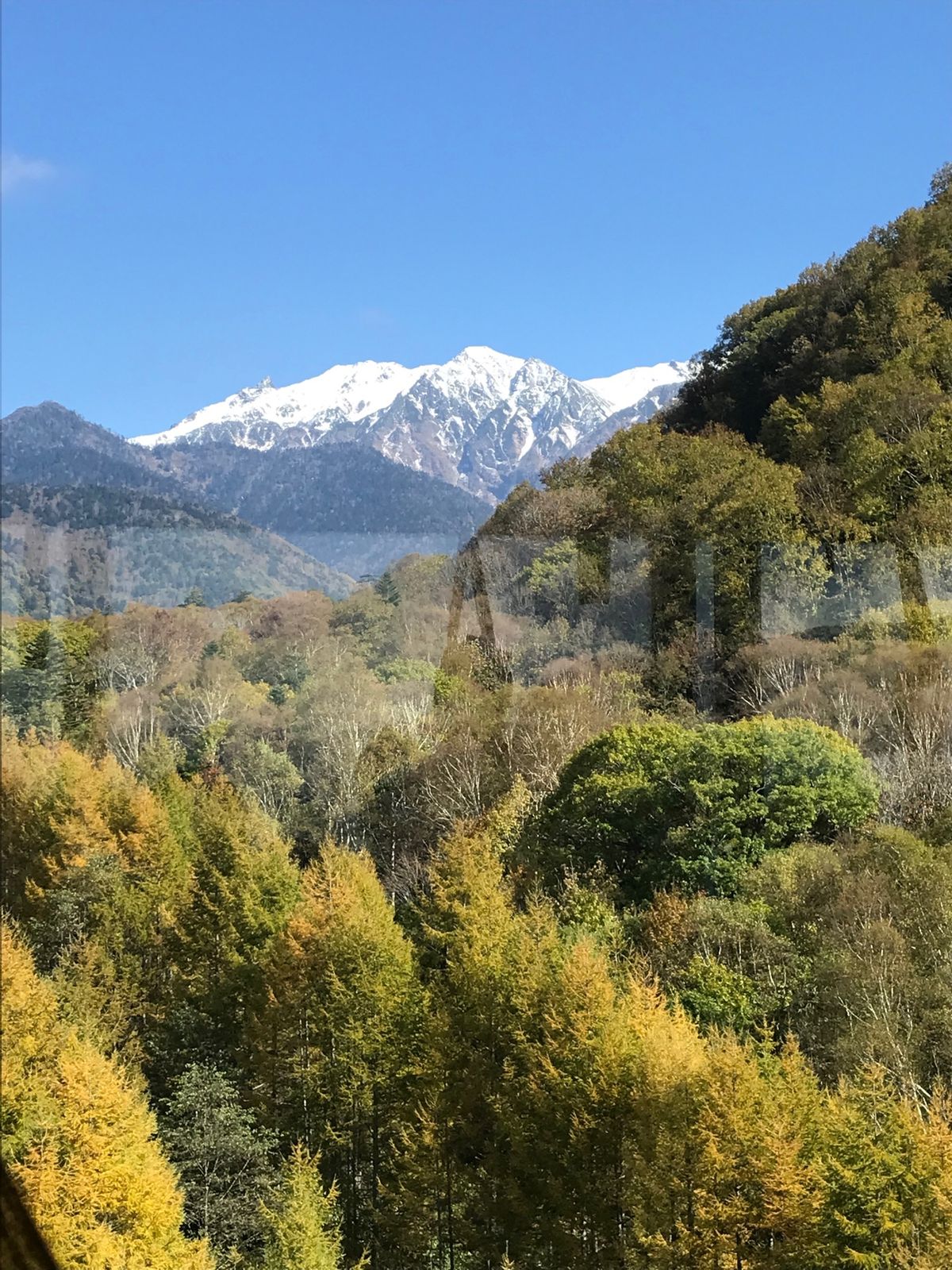 天気の良い日を狙って新穂高ロープウェイに乗り、標高2156mの展望台で北ア...