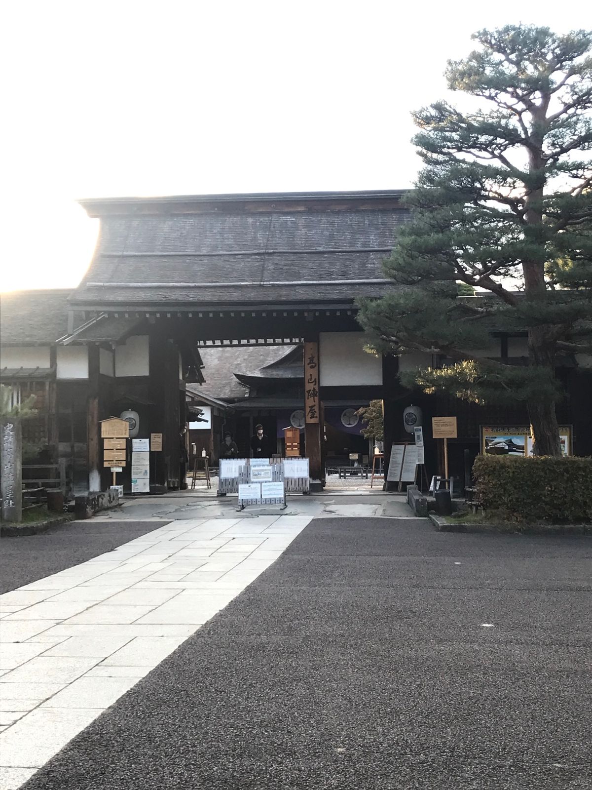 お店も閉店しそうな夕方にちょっとだけ高山市を見物。古い町並み地区など。
噂...