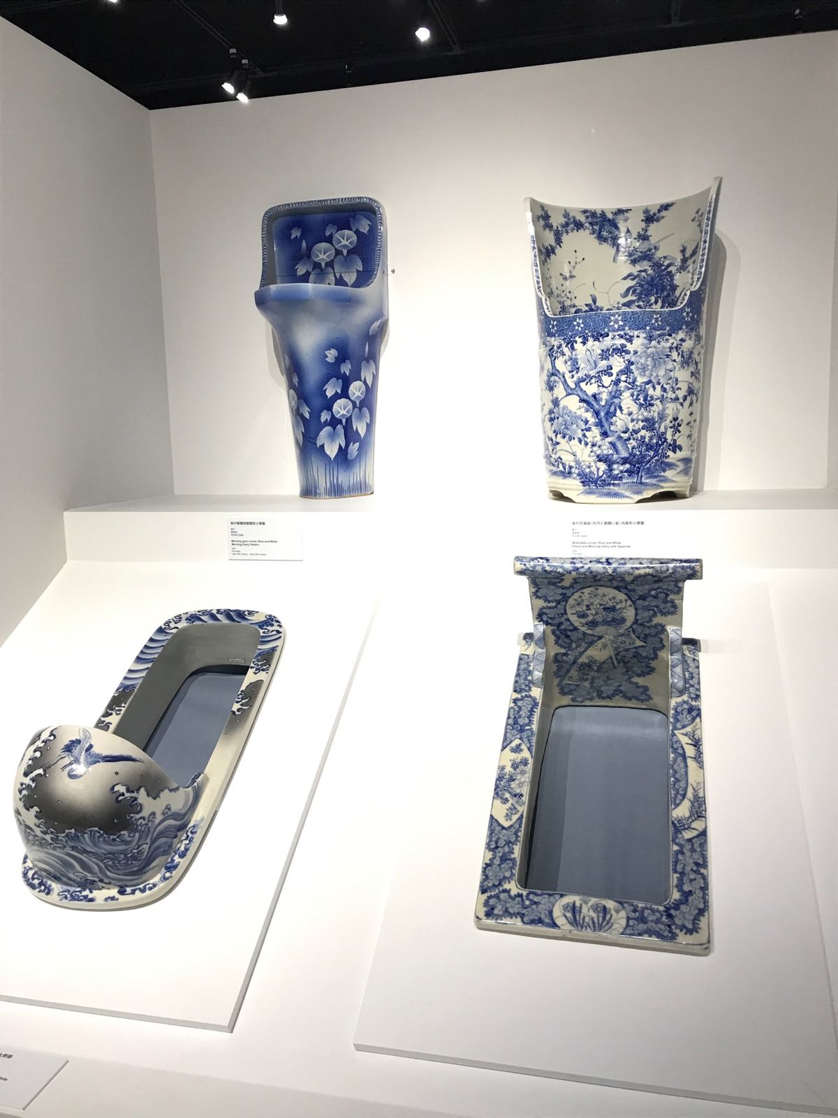 タイル博物館の中いろいろ。
オランダのデルフト焼ほか、素敵な絵付けの便器の...