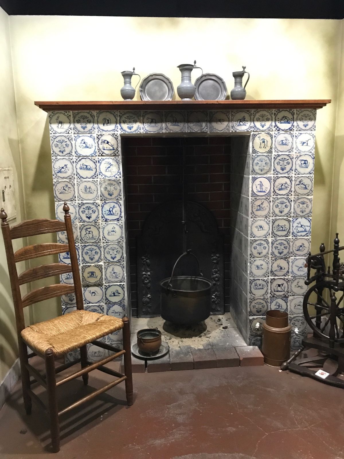 タイル博物館の中いろいろ。
オランダのデルフト焼ほか、素敵な絵付けの便器の...