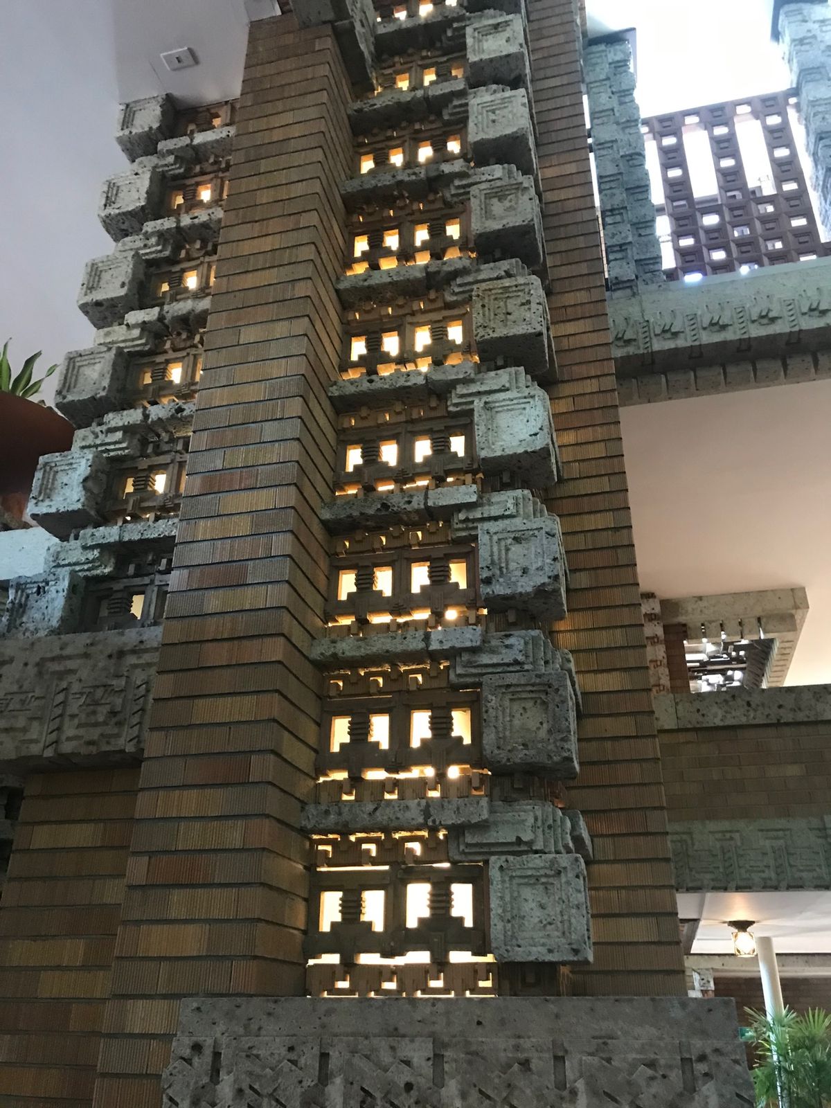 犬山市にある博物館明治村へ。
明治時代以降の建物が移築・保存されてて見応え...