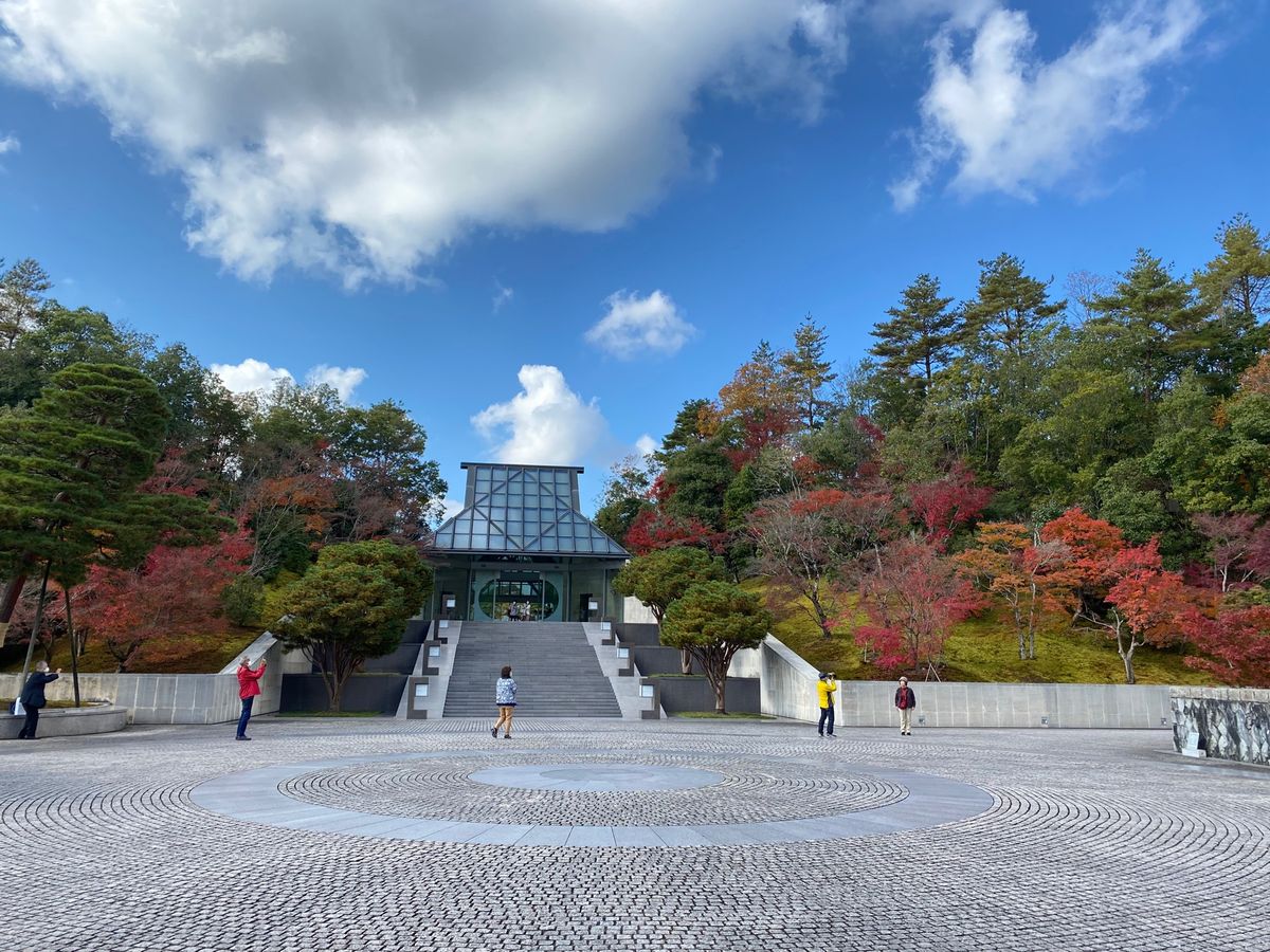 MIHOMUSEUM
京都から電車を乗り継ぎ信楽へ　信楽高原鐵道はSuic...