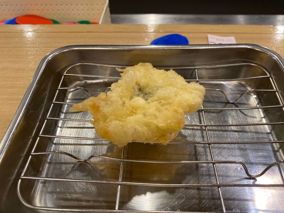 着いてすぐのランチは天ぷらひらおさんで揚げたて天ぷら。
これこそ博多っ子の...
