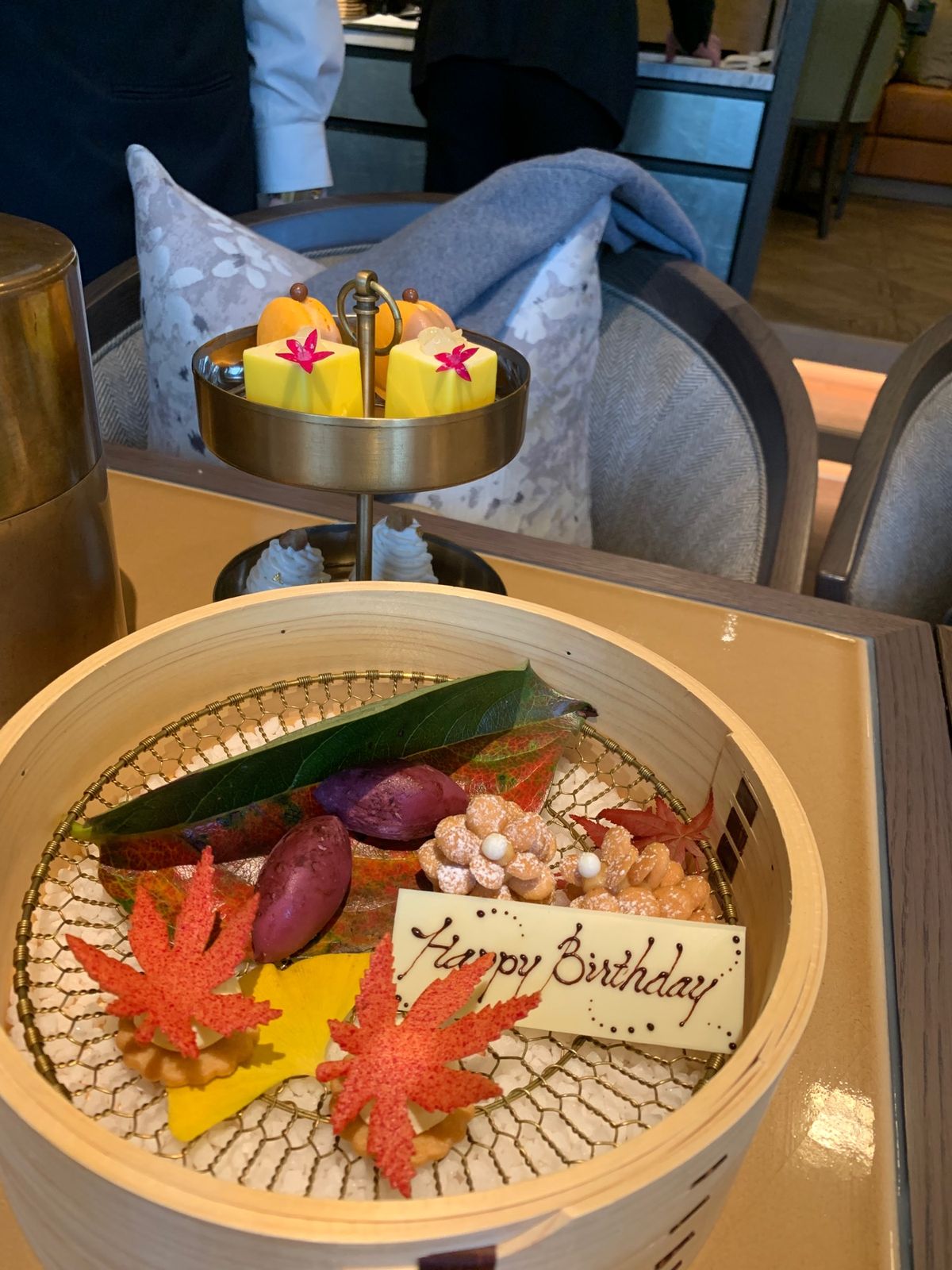 大人気のアフタヌーンティー。部屋は広くて備品も完璧。