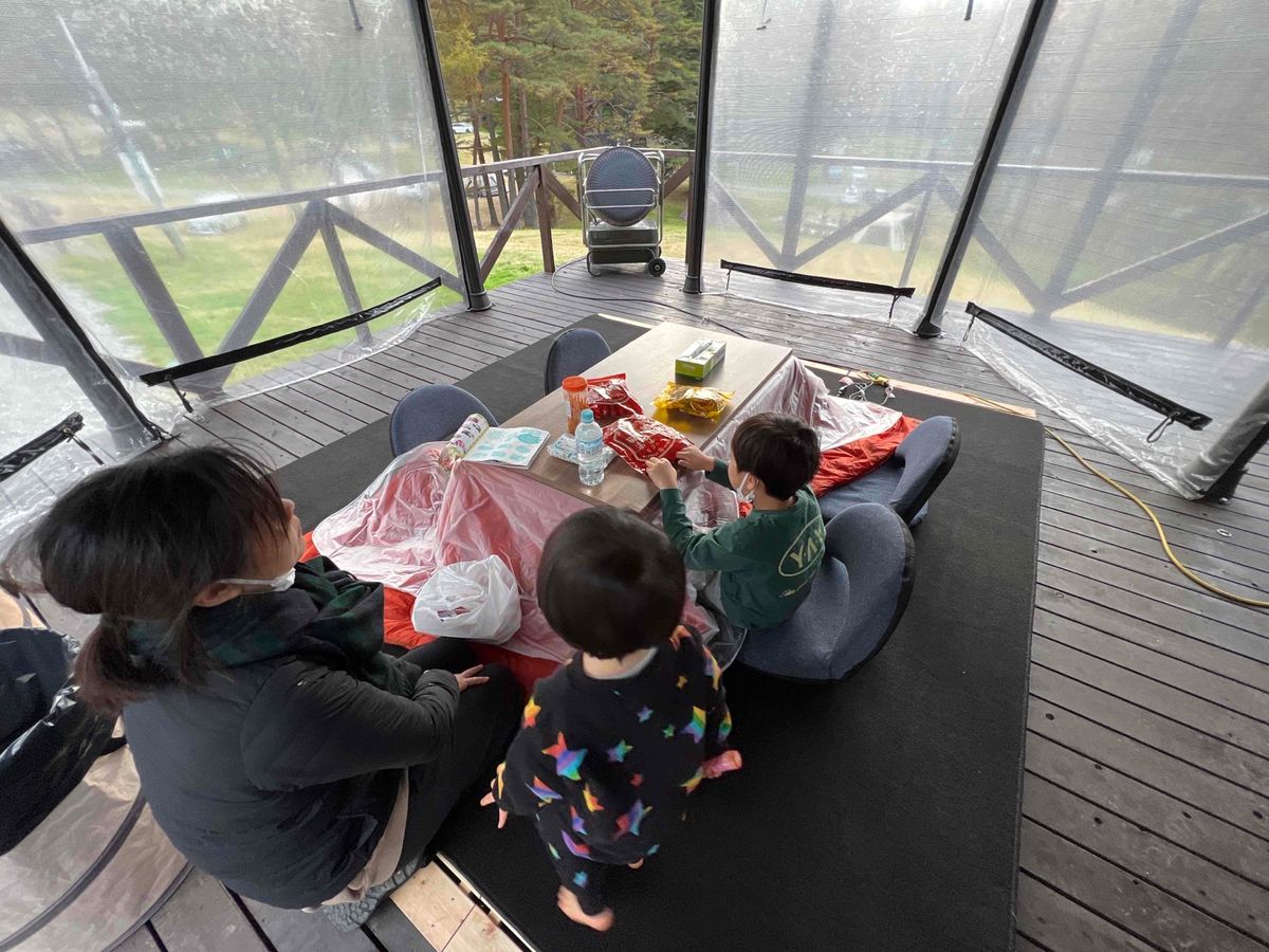 マウントフジキャンプリゾート到着！
今回はグランピングCサイト
中めっちゃ...