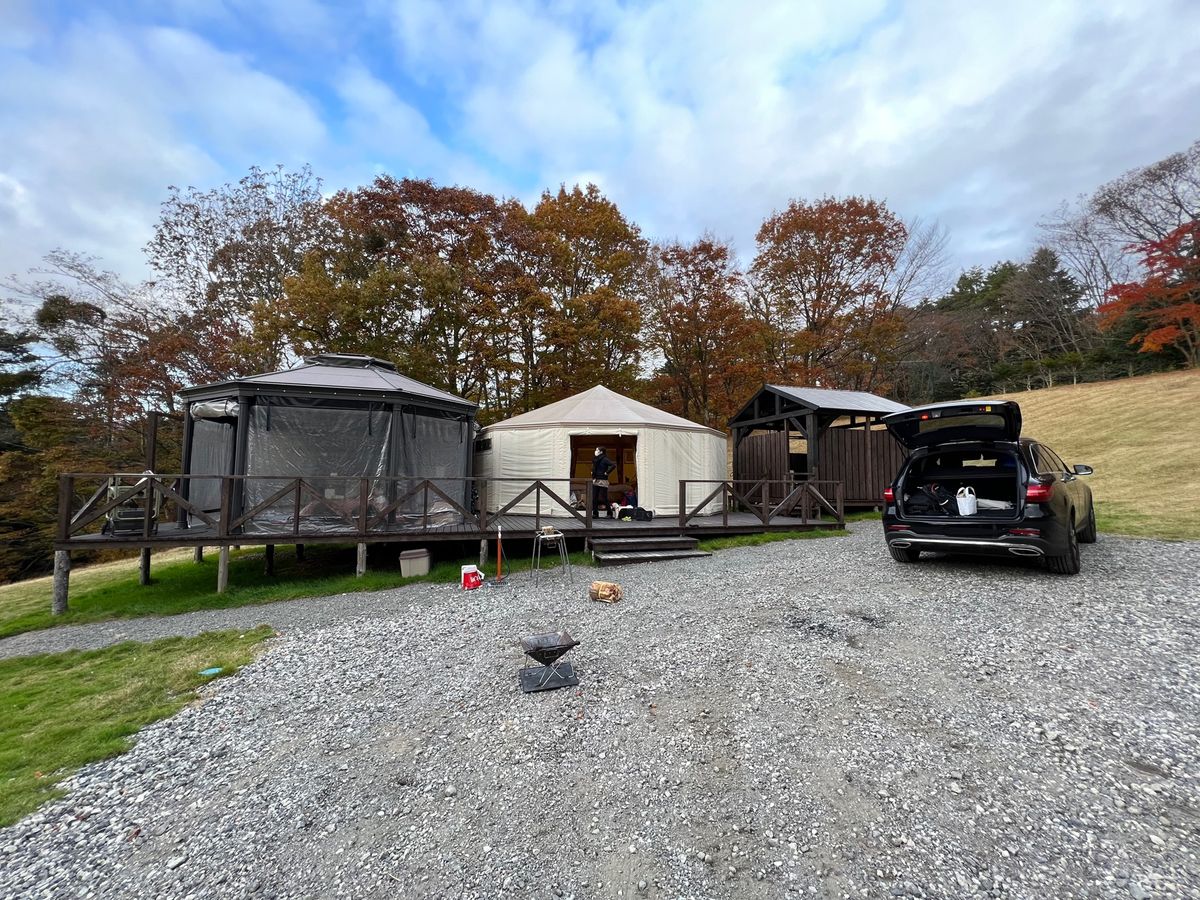 マウントフジキャンプリゾート到着！
今回はグランピングCサイト
中めっちゃ...