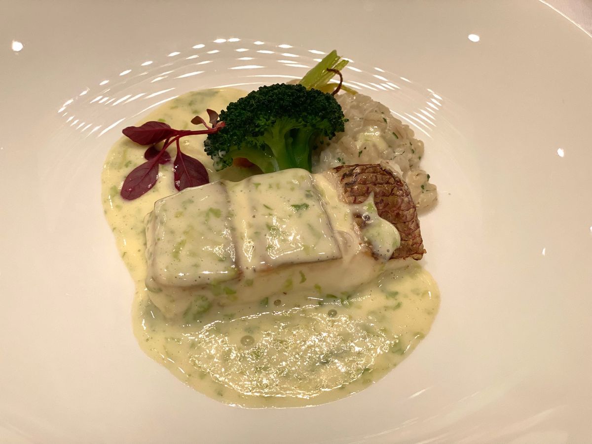 パレスホテル東京

会食で出た食事たち
美味しかったけど…

よく知らん会...