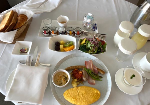 日本・東京都「APACセレモニーで東京出張」の写真：パレスホテル東京

朝食はルームサービス...