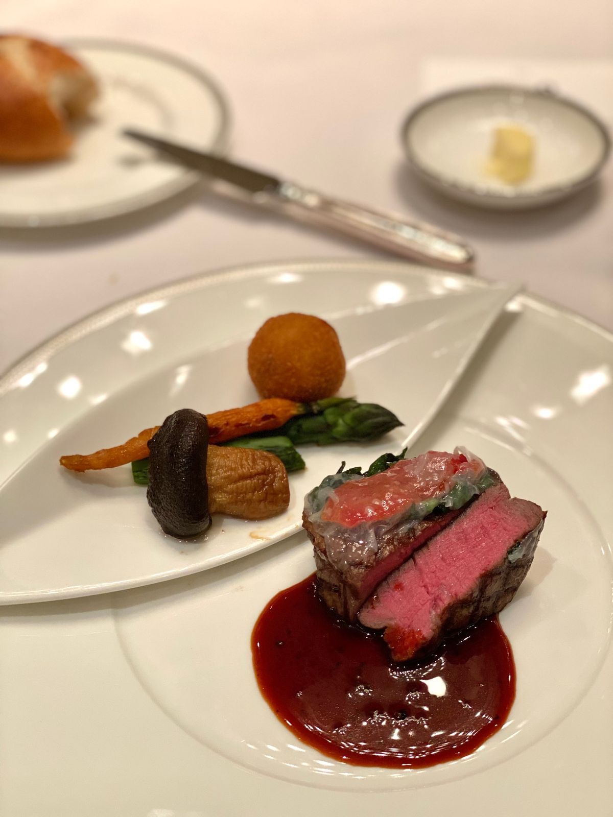 パレスホテル東京

会食で出た食事たち
美味しかったけど…

よく知らん会...