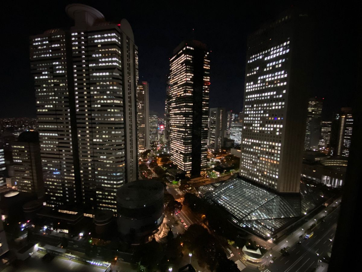 ヒルトン東京

東京で高層階に泊まったときは
やっぱり夜景が綺麗だなぁ