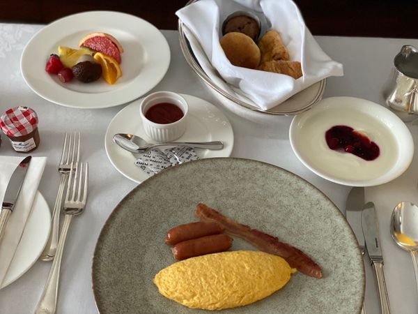 日本・東京都「APACセレモニーで東京出張」の写真：ヒルトン東京

モーニングが4800円も...