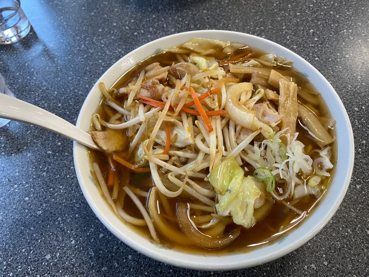 【いろは食堂】野菜中華、中華そば
【新月】ワンタンメン