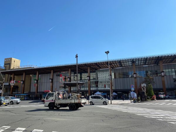 日本・長野県「長野　善光寺と美術館」の写真：長野市
●長野駅
長野駅のMIDORIの...
