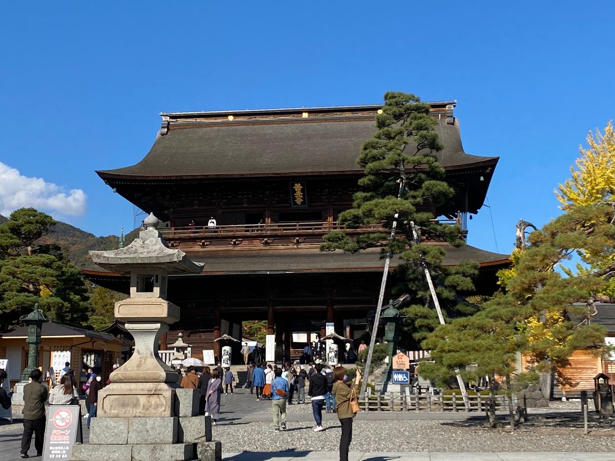 長野市
●善光寺
●紅葉🍁日経太陽の輝き

とてもよい天気で、これほどの快...