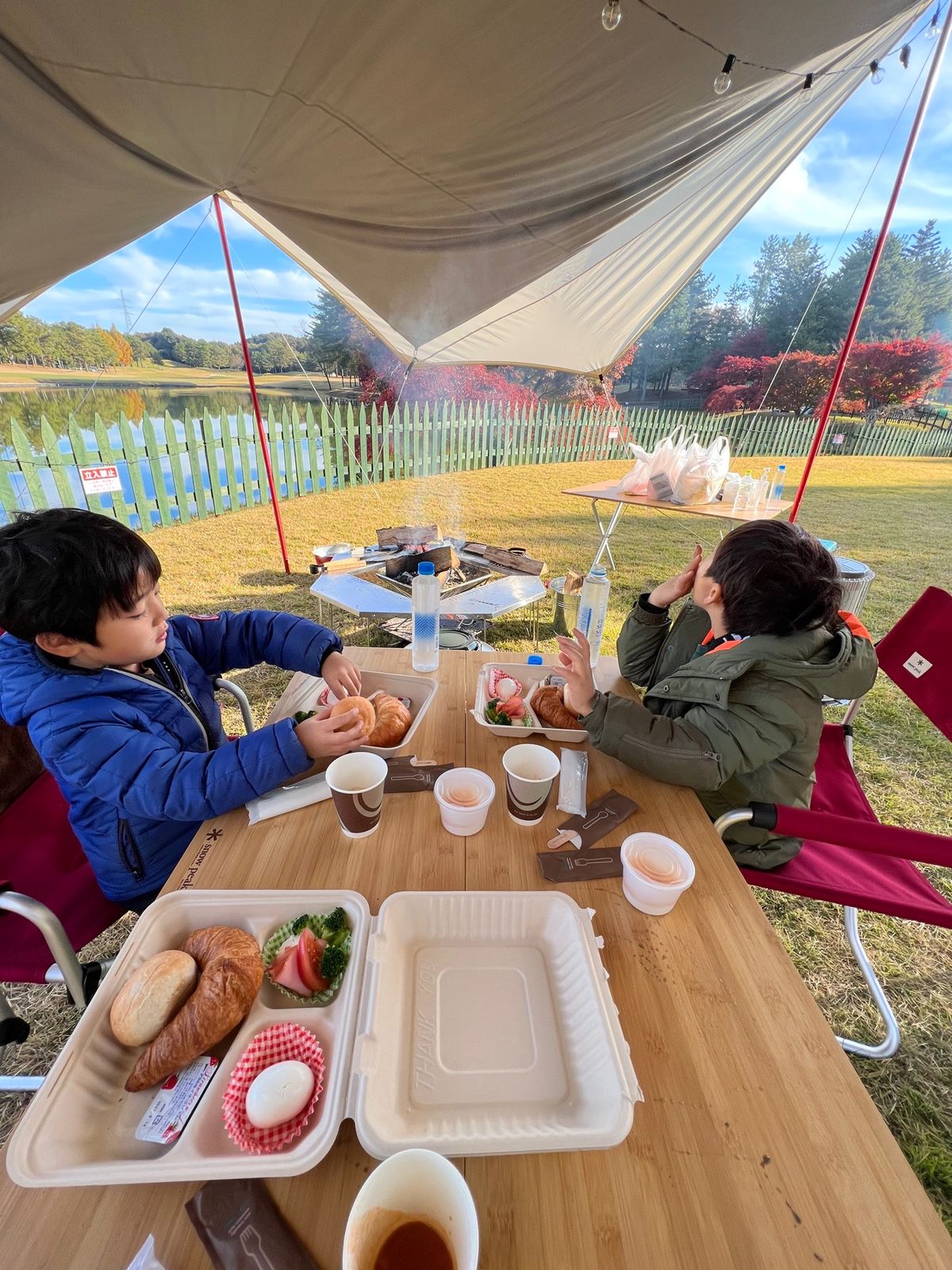 朝ごはんはこんこんな感じ。天気も良くて最高。

パンがさくさくで美味しかっ...
