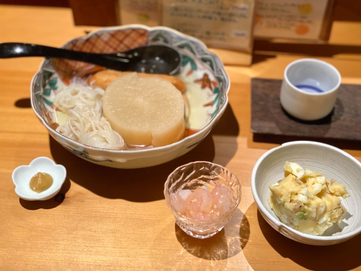 日本酒バル 金澤酒趣

日本酒は飲み比べセットにして
お店の方に選んでもら...