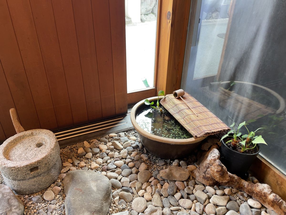 お昼はお蕎麦。手挽きの十割蕎麦でした。