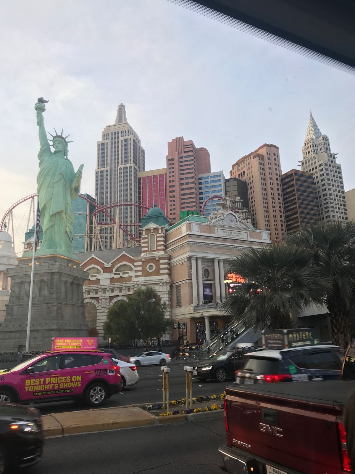 楽しむために作られた街なので、交通などはとっても便利。バフェ（食べ放題）は...