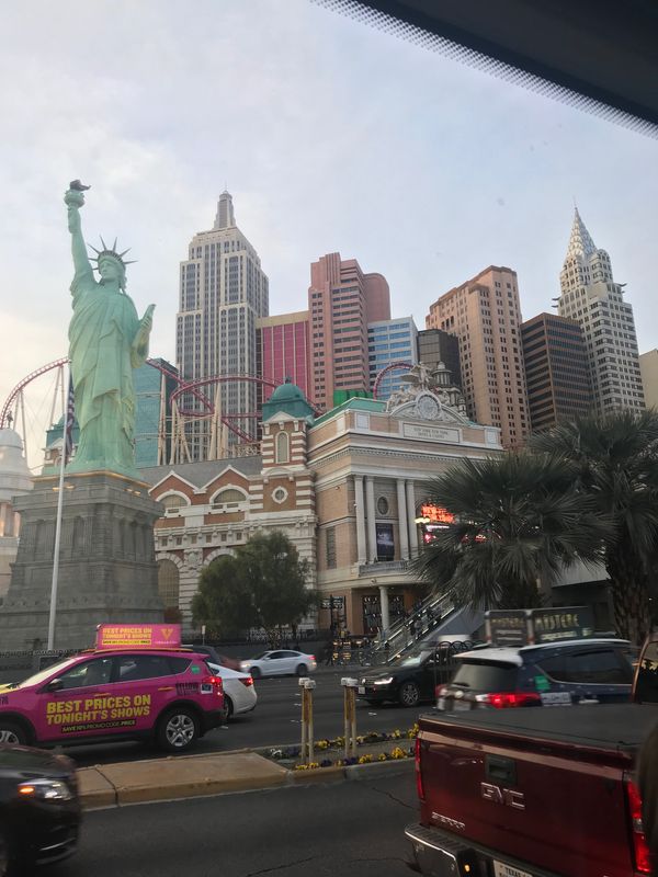 アメリカ(米国)・ラスベガス「年末年始ラスベガス」の写真：楽しむために作られた街なので、交通などは...