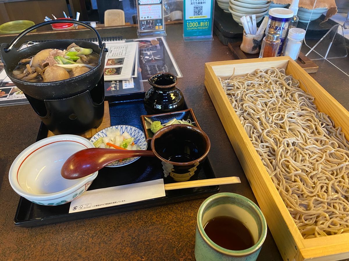 仙台到着。
レンタカーを借りて山形の山寺へ🚗
ランチは板そばと芋煮を食べま...