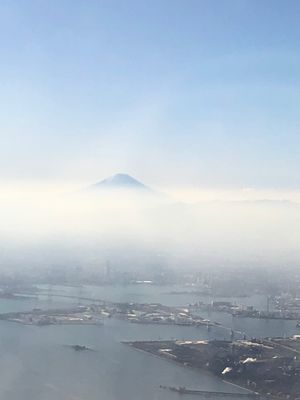 富士山かなー。