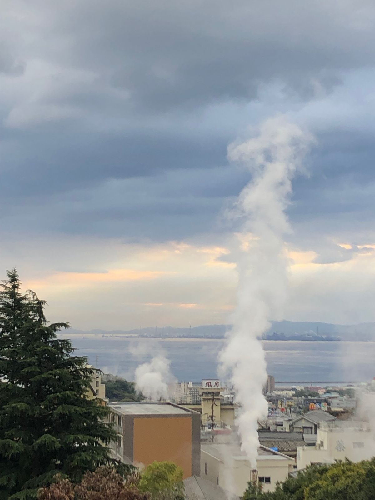 次の日もたっぷり温泉を満喫。
朝のお散歩で地獄風呂。