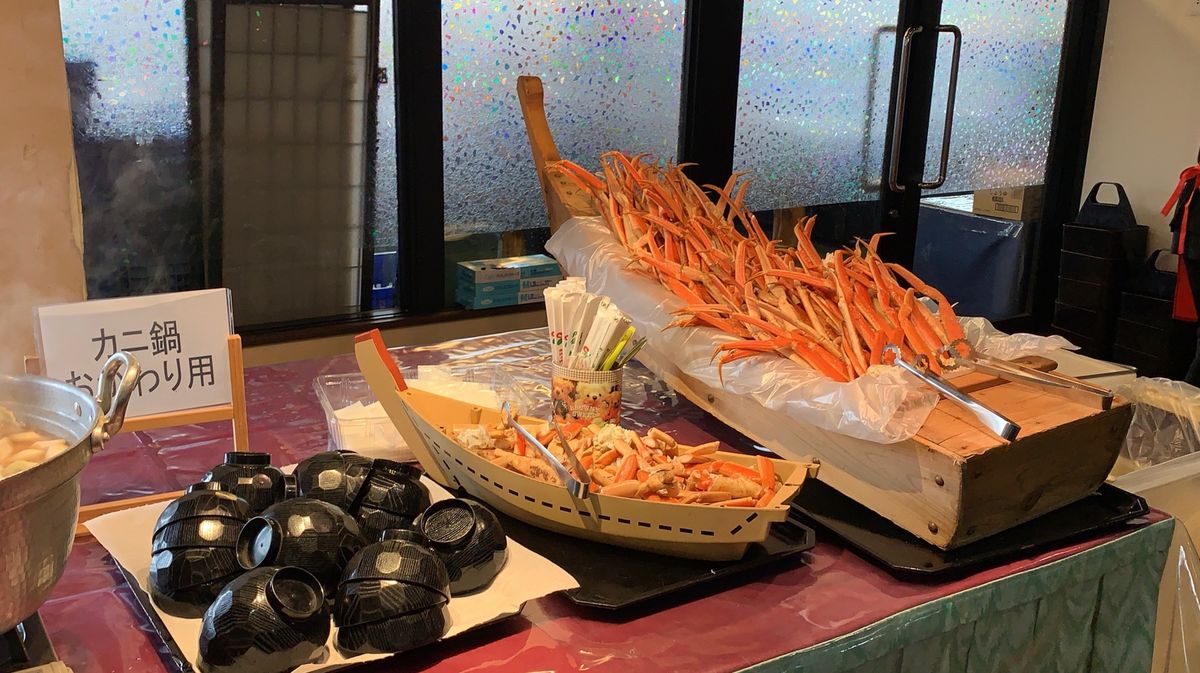 お昼はカニ食べ放題。海無し県でなんで？てなっても食べれれば問題なし😆
