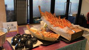 お昼はカニ食べ放題。海無し県でなんで？てなっても食べれれば問題なし😆