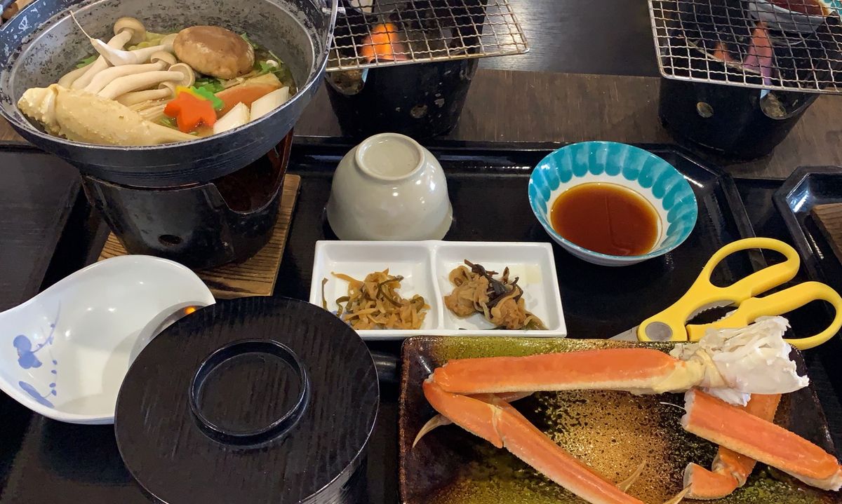 お昼はカニ食べ放題。海無し県でなんで？てなっても食べれれば問題なし😆