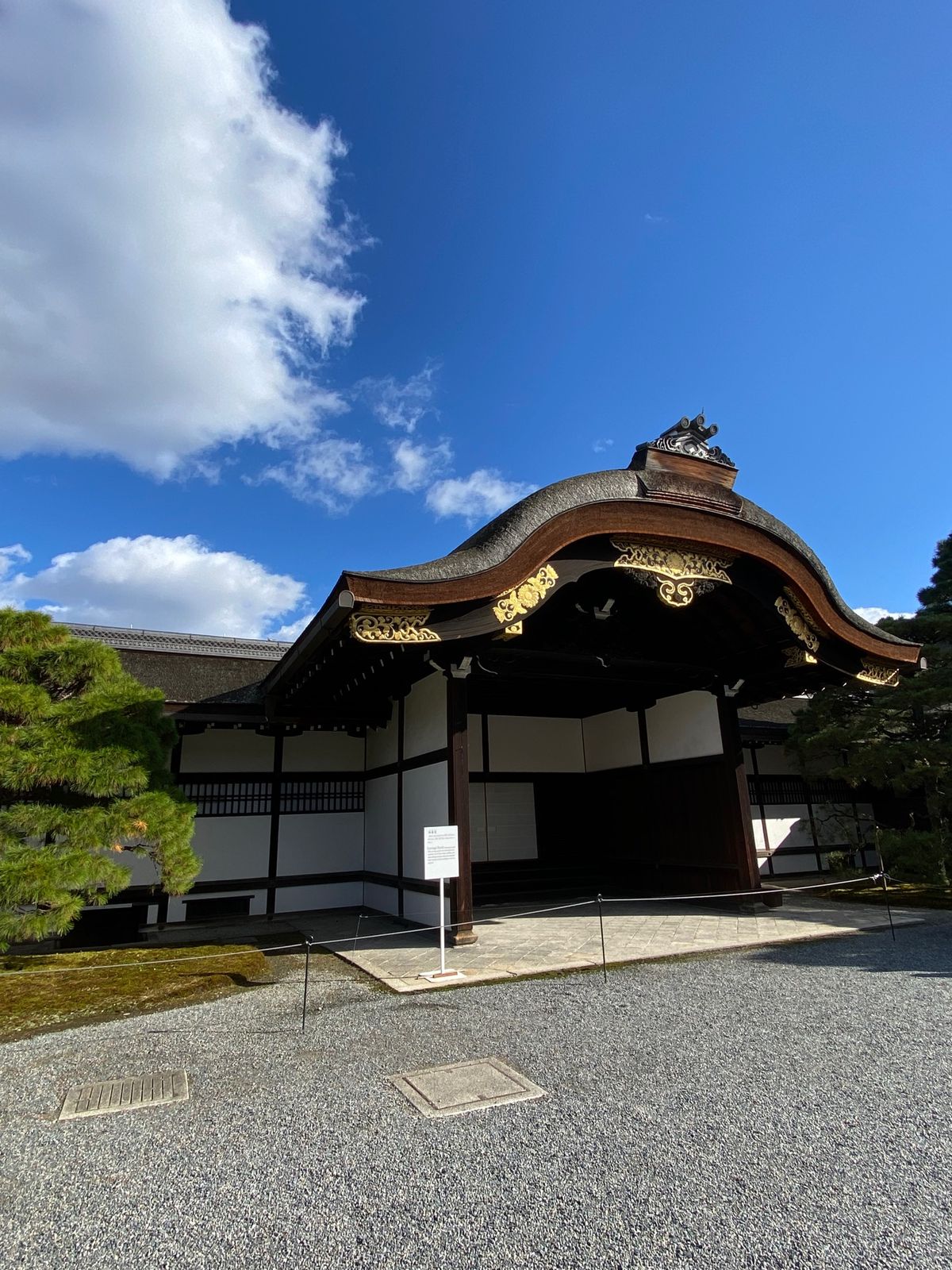 京都　御所
●御車寄
●月華門から覗いた紫宸殿
●承明門から覗いた紫宸殿
...