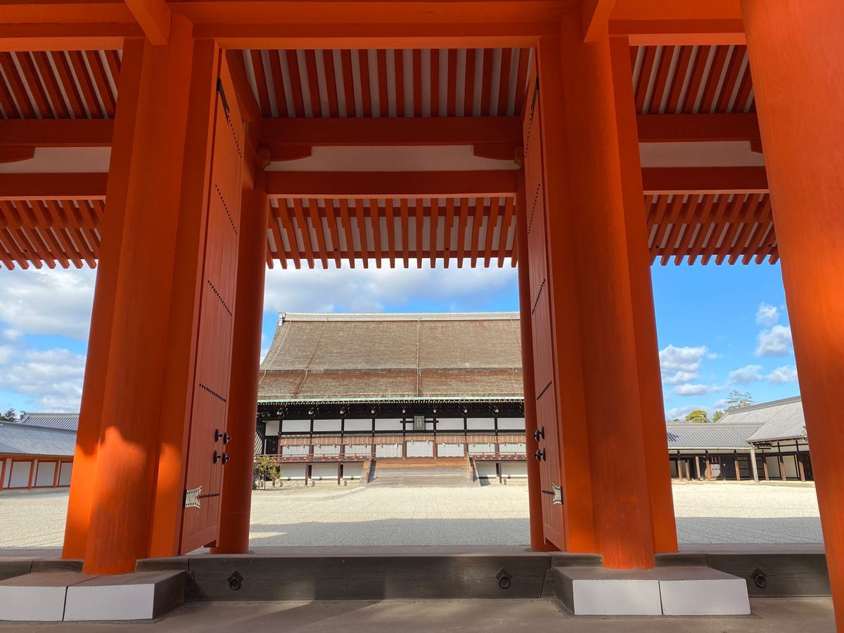京都　御所
●御車寄
●月華門から覗いた紫宸殿
●承明門から覗いた紫宸殿
...