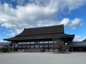 京都　御所
●御車寄
●月華門から覗いた紫宸殿
●承明門から覗いた紫宸殿
...
