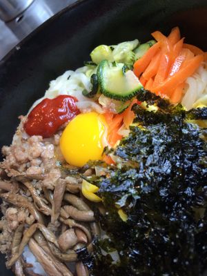 焼肉とクッパが美味かった！板門店は北朝鮮のお金が売っていたので、ここは観光...