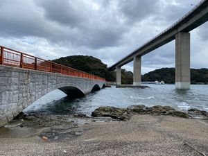 弁天島の呼子岩脈群

遊歩道を進むと
呼子大橋の下に弁天神社が⛩

晴れて...