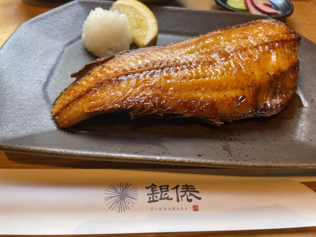 ランチは羽釜炊きの近江米が売りのお店。縞ホッケの開きも大変美味しゅうござい...