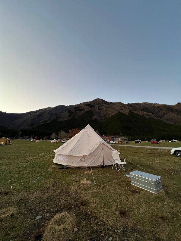 日本・山梨県「ふもとっぱらキャンプ　2021ラスト」の写真：アスガルド19.6 設営完了！

めちゃ...